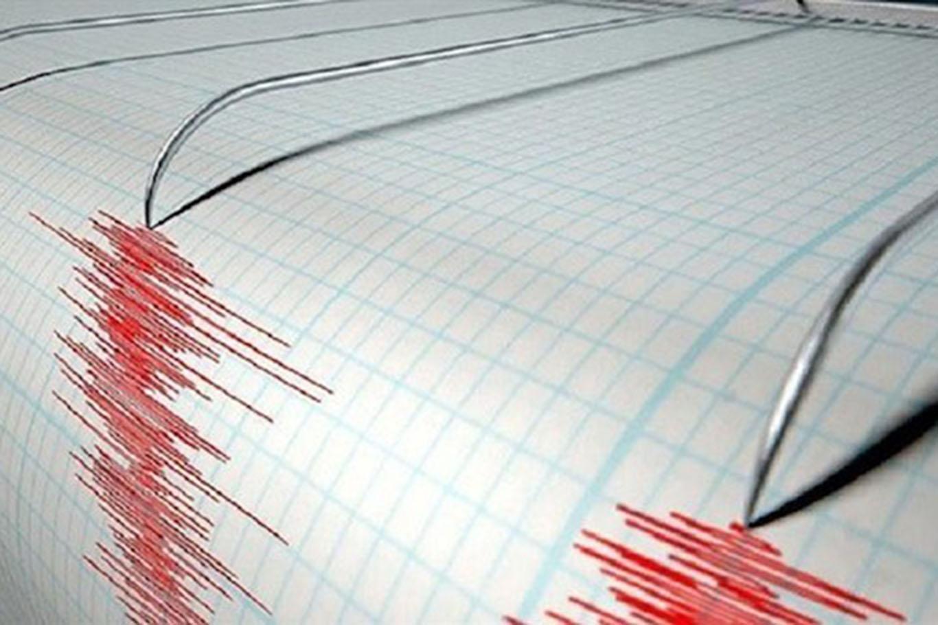Endonezya'da deprem: Tsunami uyarısı yapıldı
